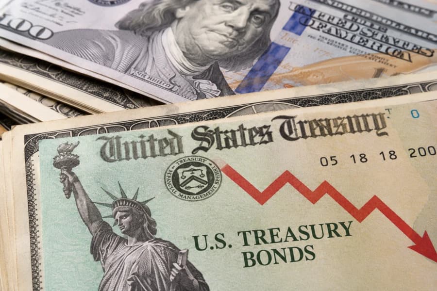 El Treasury a 10 años tocó su máximo en 24 años, un dato de empleo débil bajó el precio a una nueva suba de la Fed