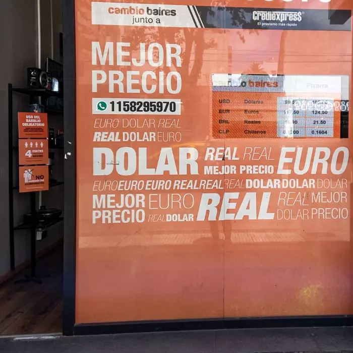 El dólar quedó a más de 400 pesos del techo de la banda cambiaria: la brecha más amplia en 17 meses